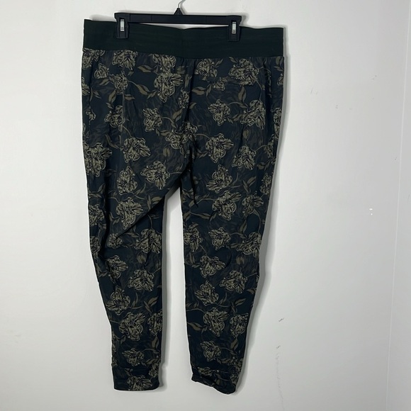 Athleta Trekkie North Printed Terra Firma Olive Jogger - Picture 6 of 8